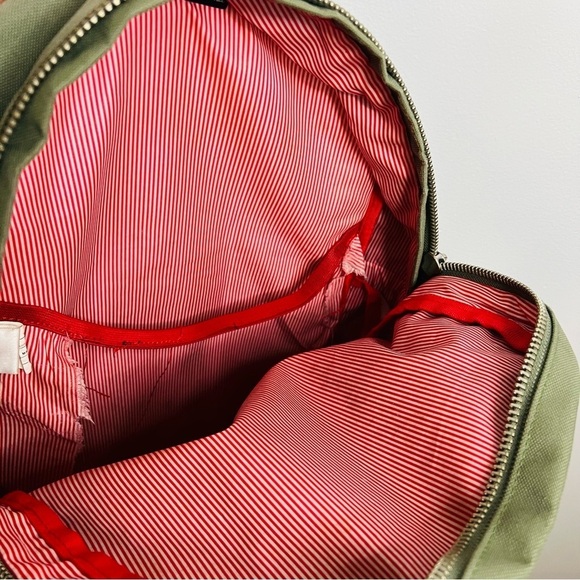 Hershel Supply Co. Green Classic 21.5L Backpack - Picture 8 of 11